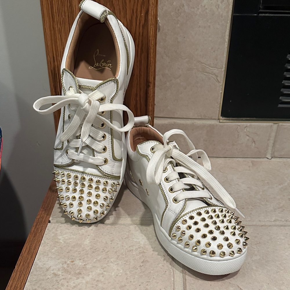 White Leather Spike-Studded Low-Top Sneakers size 40 9.5